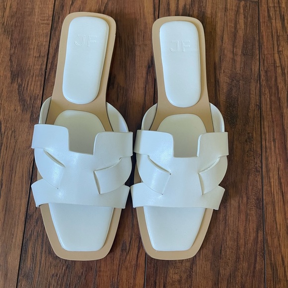 LIKE NEW JustFab sandals - Picture 2 of 9